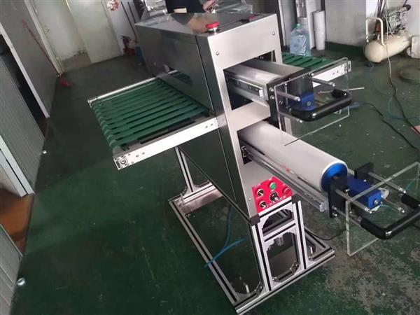 志昇自动化集团公司FPC软板防静电板面粘尘机应用特征